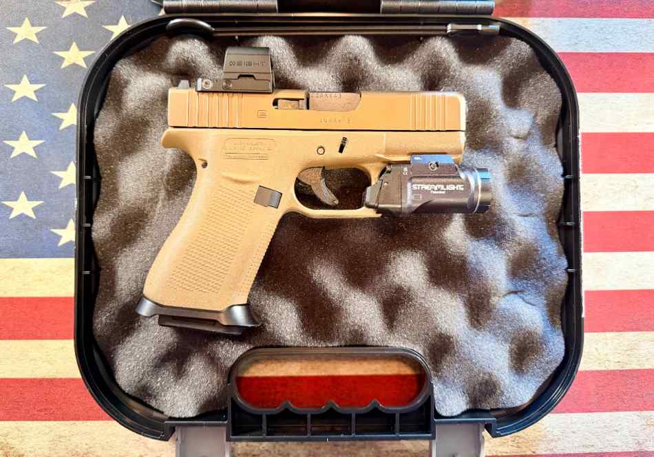 Glock G43x Coyote Tan with Red dot &amp; Streamlight
