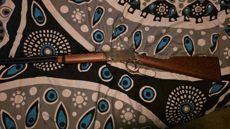 Rossi Rio Bravo. 22lr lever action gold plated 