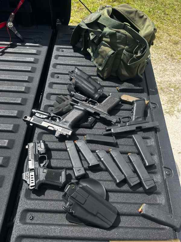 Glocks! G19, G17