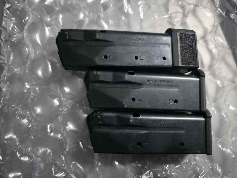 Sig p365 15rd magazine and 2x 12rd mags 